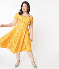 Load image into Gallery viewer, Plus Size Marigold &amp; Pink Dainty Floral Aaliyah Swing Dress
