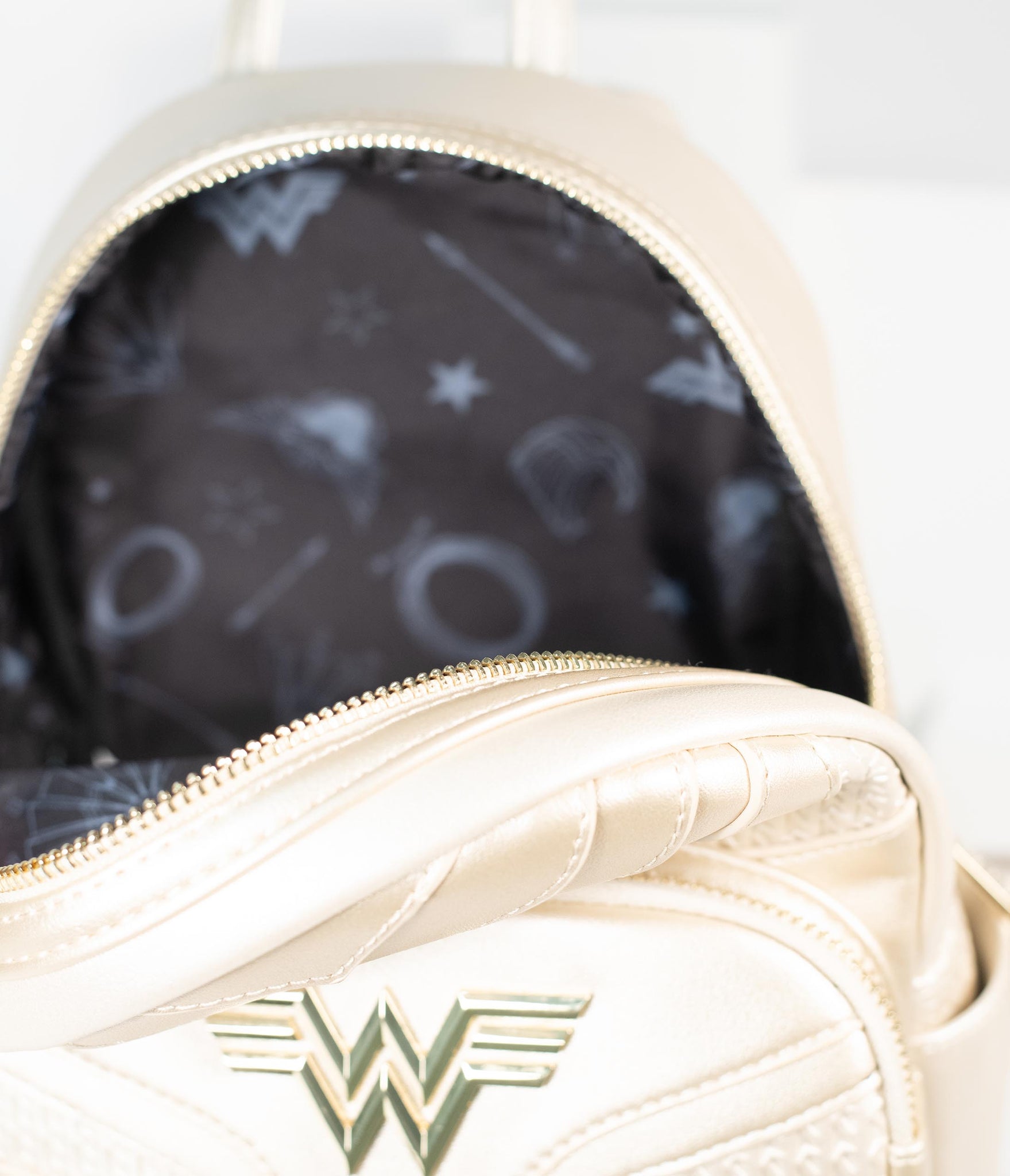 Loungefly wonder woman online bag