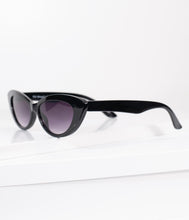 Load image into Gallery viewer, Vintage Style Black Cat Eye Tasty Sunglasses
