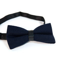 Load image into Gallery viewer, Navy Wool Butterfly Pre-Tied Bow Tie
